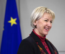 La vice-présidente suédoise de la Commission européenne Margot Wallstroem se félicite de la victoire du «oui» au referendum espagnol&nbsp;mais met en garde contre un trop plein d'enthousiasme prématuré.(Photo : AFP)