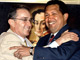 Le président colombien, Alvaro Uribe (G) et son homologue vénézuélien Hugo Chavez (D).(Photo : AFP)