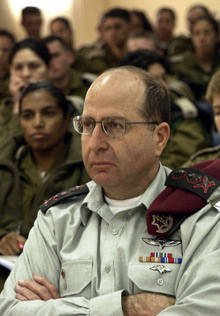 Moshe Yaalon, le chef de l'état-major de Tsahal devra quitter ses fonctions en juillet 2005.(Photo : AFP)