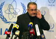 Le chef de la délégation iranienne Cyrus Nasseri : «<EM>Nous pouvons avoir une production de combustible et nous arranger pour fournir des garanties crédibles à nos interlocuteurs et à la communauté internationale que rien ne sera détourné à des fins militaires</EM>».(Photo : AFP)