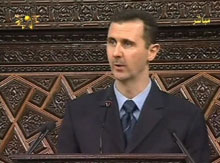 Le président syrien Bachar al-Assad, devant le Conseil du peuple, annonce le retrait total mais progressif de ses troupes du Liban.(Photo : AFP)