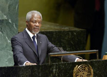 Kofi Annan s'adresse à l'Assemblée générale des Nations unies pour présenter sa réforme des droits de l'Homme.(UN Photo: Eskinder Debebe)