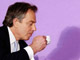 A une semaine des législatives du 5 mai, Tony Blair, contraint et forcé, a finalement publié l'avis du procureur général sur la légalité de la guerre en Irak.(Photo : AFP)