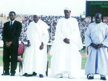 Blaise Compaoré (sur la photo, 3ème en partant de la gauche) entouré d'anciens présidents du Burkina lors de la journée nationale de pardon le 30 mars 2001 à Ouagadougou.(Photo : Alpha Barry)