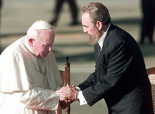 La visite du Pape en janvier 1998 ébaucha un rapprochement entre Cuba et le Vatican, et entraîna de nouveaux changements pour les catholiques cubains.(Photo : AFP)
