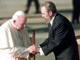 La visite du Pape en janvier 1998 ébaucha un rapprochement entre Cuba et le Vatican, et entraîna de nouveaux changements pour les Catholiques cubains.(Photo : AFP)