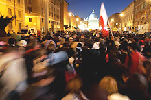 Des centaines de milliers de pèlerins se pressent autour de la cité du Vatican, à Rome, paralysant une grande partie de l'agglomération.(Photo: AFP)