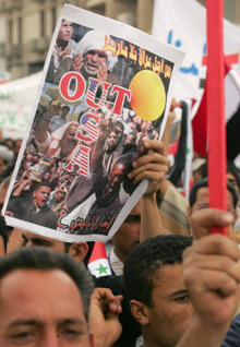 Samedi 9 avril : manifestation pour le départ des troupes américaines. La baisse des violences encourage de plus en plus d'Irakiens à réclamer le retrait des forces étrangères.(Photo : AFP)