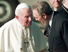 Le pape et Fidel Castro, le 21 janvier 1998, à La Havane. Jean-paul II a invité les catholiques cubains à <I>«ne plus avoir peur»</I>.(Photo: AFP)