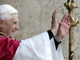 Le pape Benoît XVI lors de sa première apparition publique.(Photo : AFP)