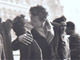«Le baiser de l’Hôtel de Ville» est publié en 1950 par le magazine américain <EM>Life </EM>qui avait commandé à Robert Doisneau un reportage sur les amoureux de Paris.(Photo : Robert Doisneau)