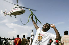 Supporters de Faure Gnassingbé à Tsevie. De nombreux incidents émaillent la campgne électorale.(Photo: AFP)