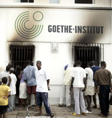 Le Goethe Institute, le centre culturel allemand de Lomé, a été incendié dans la nuit du 29 avril 2005.(Photo : AFP)
