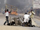 Après l'annonce des résultats de l’élection présidentielle, les militants de l'opposition érigent des barricades et brûlent des pneus dans les rues de Lomé.(Photo : AFP)