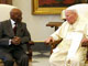 Le président sénégalais Abdoulaye Wade avait rencontré le pape Jean-Paul II au Vatican, le 13 mai 2004.(Photo : AFP)