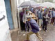 Longues files d'attente devant les bureaux de vote malgré un taux de participation estimé entre 30 et 40%.(Photo : AFP)