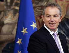 Tony Blair, qui assumera la présidence de l'Union européenne pour six mois dès juillet, va hériter d'une Europe malade et aura la tâche difficile de recoller les morceaux pour surmonter la crise.(Photo: AFP)
