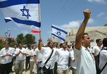Manifestation de colons du Goush Katif, le 11 mai 2005.(Photo: AFP)