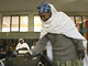 Une Ethiopienne vote, le 15 mai, à Addis Abeba.(Photo: AFP)