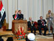 Le Premier ministre chiite Ibrahim al-Jaafari prête serment avec les autres membres de son cabinet.(Photo: AFP)