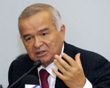Le président ouzbek Islam Karimov devant la presse, le 17 mai 2005.(Photo: AFP)