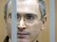 Mikhail Khodorkovski, lors de son jugement à Moscou le 25 octobre 2004. 

		(Photo : AFP)