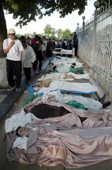 En mai 2005, à Andijan, une manifestation réprimée dans le sang faisait officiellement 137 morts, plus de 4000 selon Talib Yakubov. &#13;&#10;&#13;&#10;&#9;&#9;(Photo: AFP)