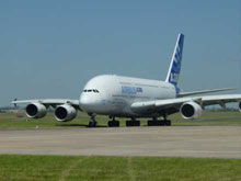 Le gigantesque Airbus A380 au salon du Bourget 2005.(Photo: Marc Verney/RFI)