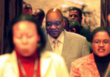 Le juge a estimé que la relation entre Zuma et Shaik, son conseiller financier condamné à 15 ans de prison, était «<I>généralement corrompue</I>».(Photo: AFP)