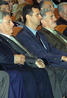Lors du congrès du Baas, le président syrien Bachar al-Assad (C) a été réélu secrétaire général du parti à l'unanimité.(Photo : AFP)