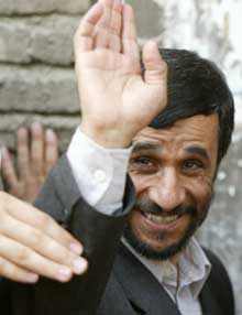 L'ultra conservateur Mahmoud Ahmadinejad a remporté l'élection présidentielle iranienne face à l'ancien président Akbar Hachémi Rafsandjani, avec 62% des voix.(Photo: AFP)