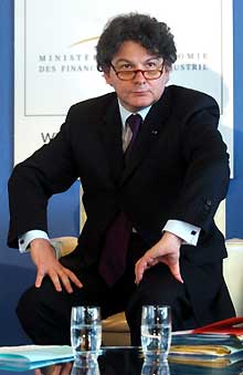 Le ministre français de l'Economie et des finances, Thierry Breton, le 21 juin 2005 à Bercy.(Photo: AFP)