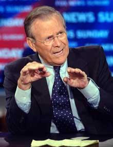 Donald Rumsfeld reconnaît qu'il y a eu des contacts entre une délégation américaine et des rebelles irakiens.(Photo: AFP)