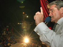 Après une longue traversée du désert, la persévérance de l'ancien président albanais Sali Berisha est enfin couronnée de succès.(Photo: AFP)