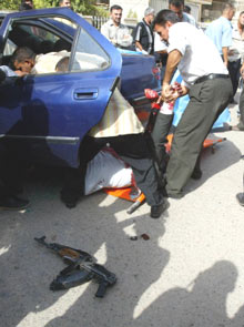 Mejbel Cheikh Issa, Dhamen Hassan et Aziz Ibrahim ont été assassinés par quatre hommes armés de mitraillettes alors qu'ils circulaient à bord d'une voiture. (photo : AFP)