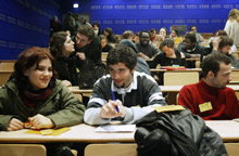 Le ministère des Affaires étrangères a fait appel à une société privée pour centraliser par informatique les candidatures des étudiants étrangers souhaitant poursuivre leurs études en France.(Photo : AFP)