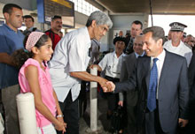 Nicolas Sarkozy a visité le 11 juillet les installations du port de Marseille, afin d'assister aux opérations de débarquement et de contrôle des voyageurs en provenance de l'étranger.(Photo: AFP)