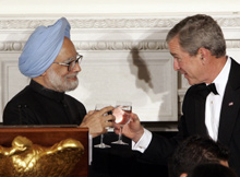 Le président américain et le Premier ministre indien sont déterminés à développer «<EM>la coopération dans les domaines du nucléaire civil, de la technologie spatiale et des échanges de hautes technologies</EM>».(Photo : AFP)