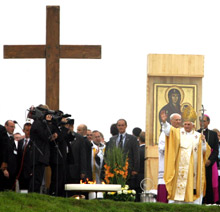  Benoît XVI a célébré dimanche en plein air la messe de clôture des JMJ. (Photo: AFP)