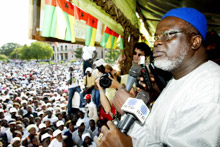 L’ancien président Malam Bacai Sanha s'est proclamé vainqueur de l’élection présidentielle devant plusieurs milliers de partisans à Bissau.(Photo : AFP)