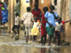 Abdoulaye Wade a annoncé l'évacuation des populations sinistrées par les inondations et un plan de reconstruction financé notamment par le report à 2007 des élections législatives initialement prévues en 2006.(Photo: AFP)