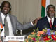 Laurent Gbagbo et Thabo Mbeki après la signature de l'accord de Pretoria, le 29 juin 2005.(Photo : AFP)