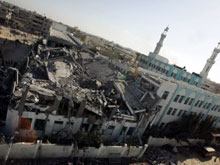 Une école palestinienne détruite. En guise de représailles aux tirs de roquettes du Hamas, l'armée israélienne procède depuis vendredi soir à des raids aériens au-dessus de Gaza.(Photo: AFP)