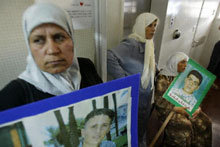 Les proches des victimes des émeutes d'octobre 2000 sont déterminés à obtenir justice.(Photo: AFP)