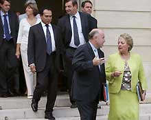 Les ministres sortent du conseil du 7 septembre 2005.(Photo: AFP)