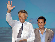 Dominique de Villepin et Nicolas Sarkozy à l'université d'été de l'UMP, le 3 août 2005.(Photo: AFP)