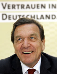 Pour la première fois Gerhard Schröder a évoqué la possibilité de renoncer à la chancellerie.Photo : AFP