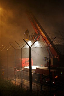 Les pompiers néerlandais sur les lieux du sinistre.(Photo : AFP)