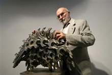 Peintre, graveur et sculpteur, le Franco-Américain Armand-Pierre Fernandez, alias Arman, célèbre pour ses accumulations d'objets, est décédé samedi à New York à l'âge de 76 ans, des suites d'un cancer.(Photo : AFP)