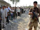 Les Irakiens votent sous bonne garde, dans la ville de Mosoul.(Photo : AFP)